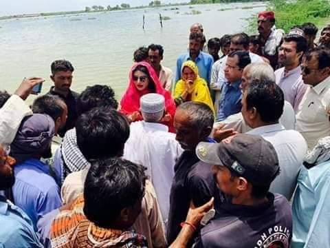 TahirKalwer's tweet photo. #PPP Senator @SassuiPalijo Visited rain/flood hit areas Taluka #Sakro, dist #Thatt.
@TahirKalwer https://t.co/BJsRqcROMP