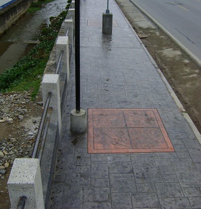 oniria_arquitec's tweet photo. Veredas de concreto estampado tipo laja segmentada natural y detalle de laja de 60 x 60 con color en Acobamba, Tarma.
.
.
.
#acobamba #tarma #laja #laja60x60 #lajasegmentada #estampadoconcolor #estampadonatural #vereda #concretoestampado #concreto #stamp… https://t.co/oPE95xdUpM https://t.co/ar4d7a59mU