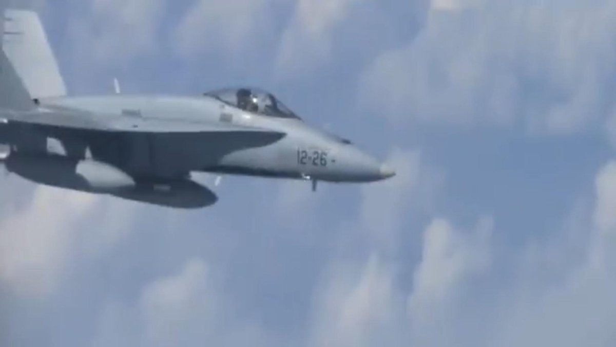 Rob Lee The Russian Mod Published A Video Purporting To Show A Nato F A 18 Fighter Flying Alongside Sergei Shoigu S Aircraft Today As He Flew To Kaliningrad Before Being Forced Away