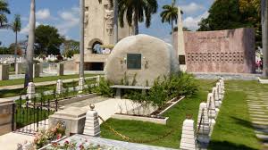 DiazCanelB's tweet photo. #FidelVive más vivo que siempre. Un millón 810 638 personas de #Cuba y el resto del mundo, han ido espontáneamente hasta  la piedra que guarda sus cenizas en Santa Ifigenia en acto de fe, homenaje y compromiso. #SomosContinuidad  #SomosCuba #YoSoyFidel https://t.co/utBC7tEYmd