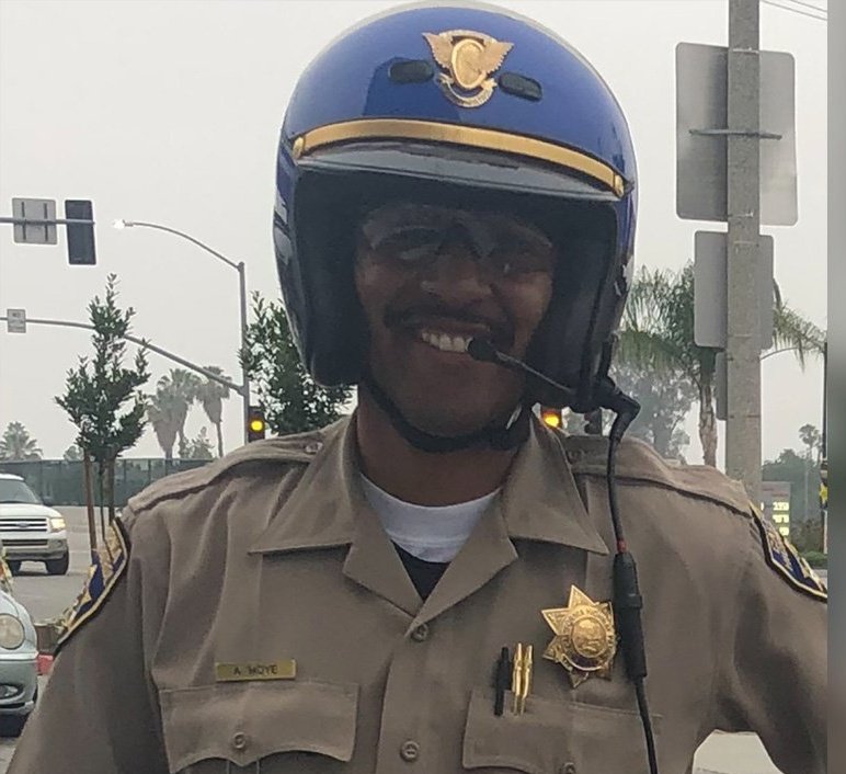 1YCEU's tweet photo. OUR HEARTS GO OUT THE THE CHP OFFICERS AND THEIR FAMILIES &amp; FRIENDS. 
REST IN PEACE OFFICER MOYE. YOU GAVE THE ULTIMATE SACRIFICE. CONDOLENCES. OUR
PRAYERS FOR THE OTHER OFFICERS WHO ARE FIGHTING FOR THEIR LIVES IN THE HOSPITAL. #chpriverside @CHP_HQ #SFPD 🙏 https://t.co/cDj2mx5yIR