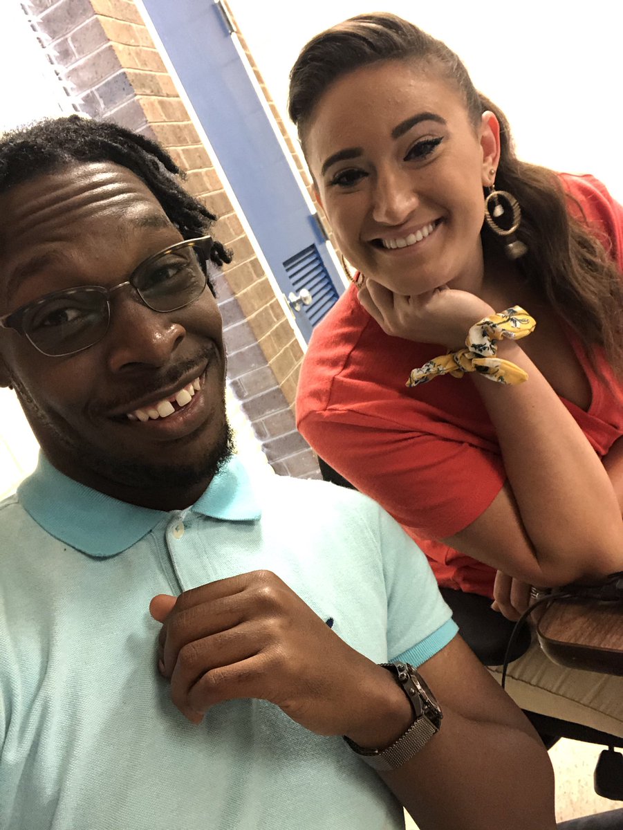 _singingsimon's tweet photo. Reconnecting with my work homie @SavageSmith305 #Bears #Wolverines #EnglishOne #Freshies https://t.co/FrWTrHhP2M