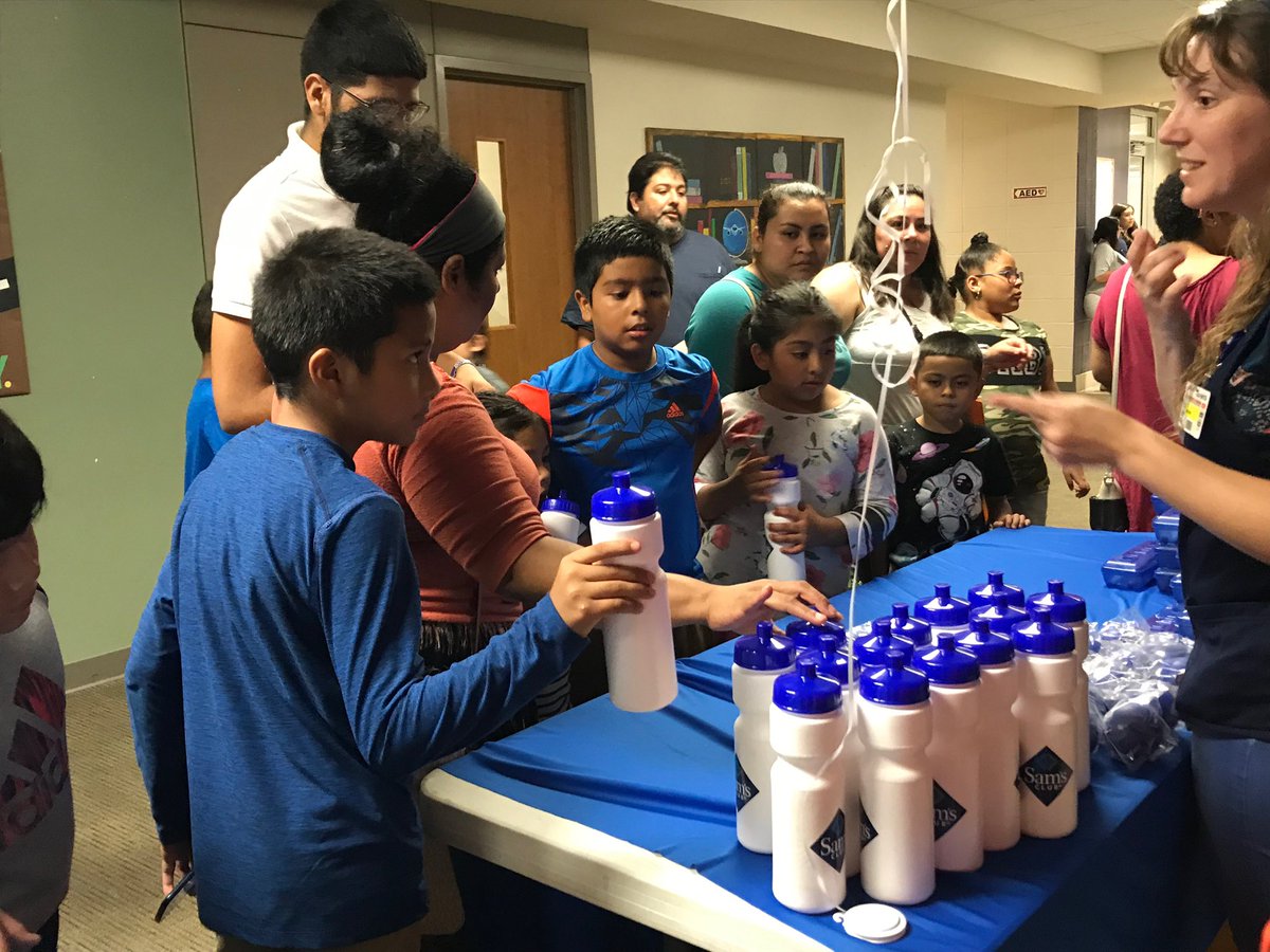 ReynoldsElem's tweet photo. We are so thankful to @Walmart for their generosity yesterday at our Back2School Bash! @SpringISD #SOAR #FlightOffice https://t.co/ioUHzSp7iv