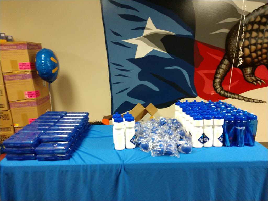 ReynoldsElem's tweet photo. We are so thankful to @Walmart for their generosity yesterday at our Back2School Bash! @SpringISD #SOAR #FlightOffice https://t.co/ioUHzSp7iv