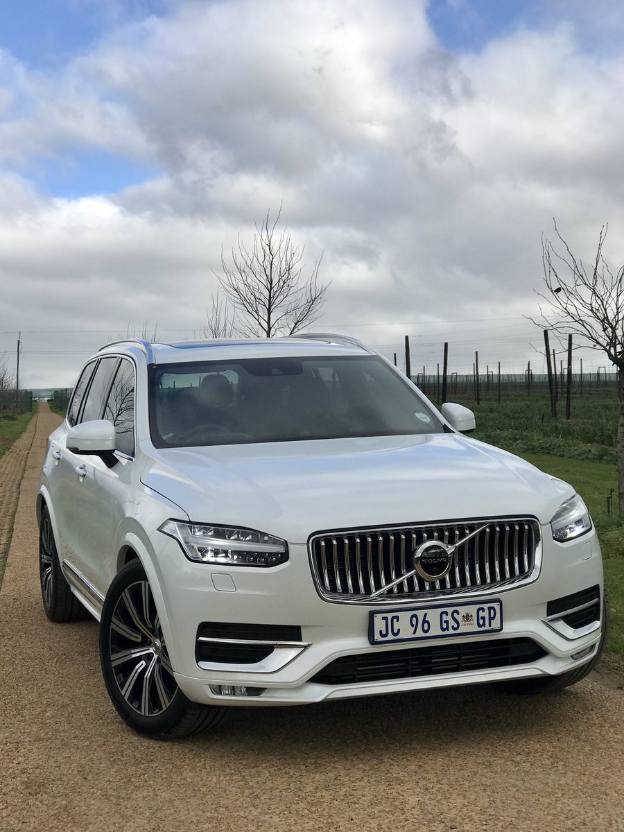 khuleonwheels's tweet photo. On the inside, the @VolvoCar_SA XC90 can be ordered with a range of different seating configurations. From the 4-seat Excellence, the 7-seat family SUV to the brand new 6-seat configuration which is a rarity for this segment.

#XC90Recharged 
#RechargingtheCity https://t.co/PWKc2uI3lg