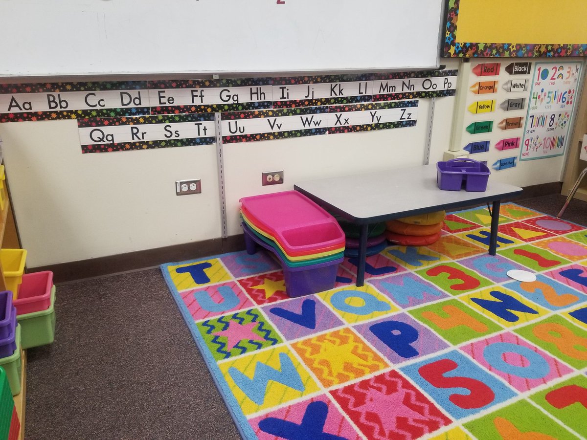 _mrsdefusco's tweet photo. #jhae2019 #awesomelearningenvironments @Om2283 ECE is loving these lap desks in Kinder! https://t.co/K7PN8qA0Yf