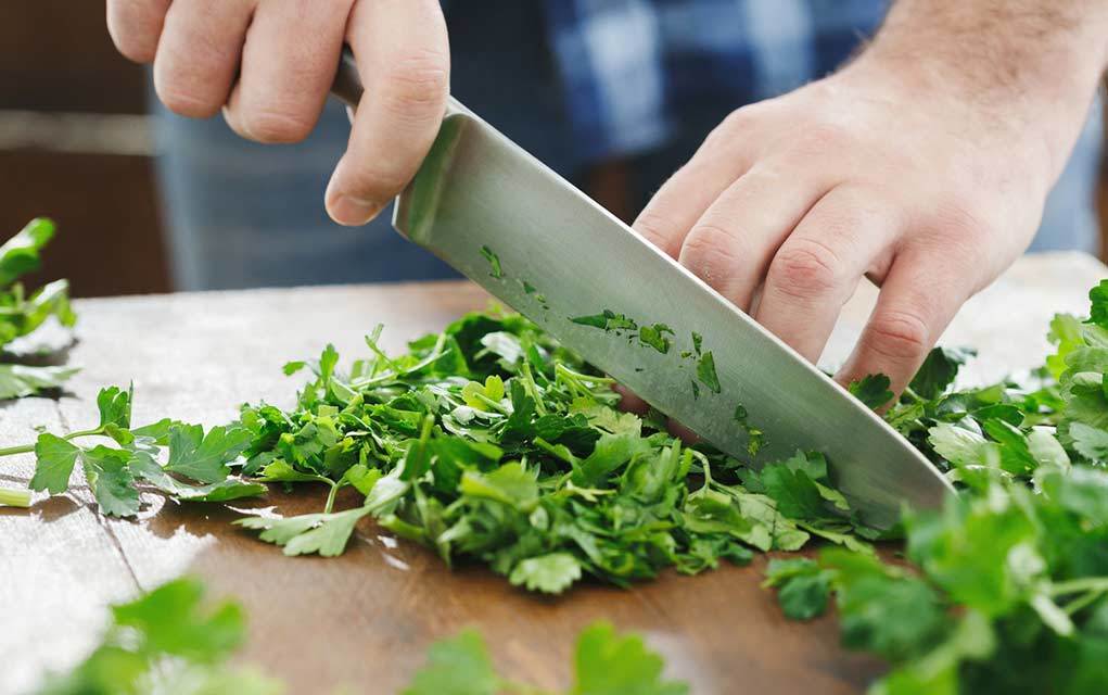 wellnessgroup's tweet image. 5 Reasons to Cook with Parsley wellness.com/blog/13295341/… on the #WellnessBlog