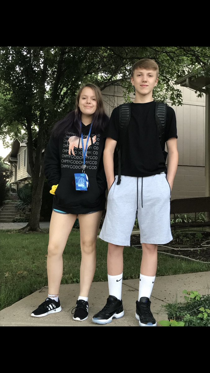 DBGsMom's tweet photo. #MPSfirstday class of ‘24 and ‘22 Grayce &amp; Brennen S. MNHS 💙 https://t.co/wcKMcm8LJg