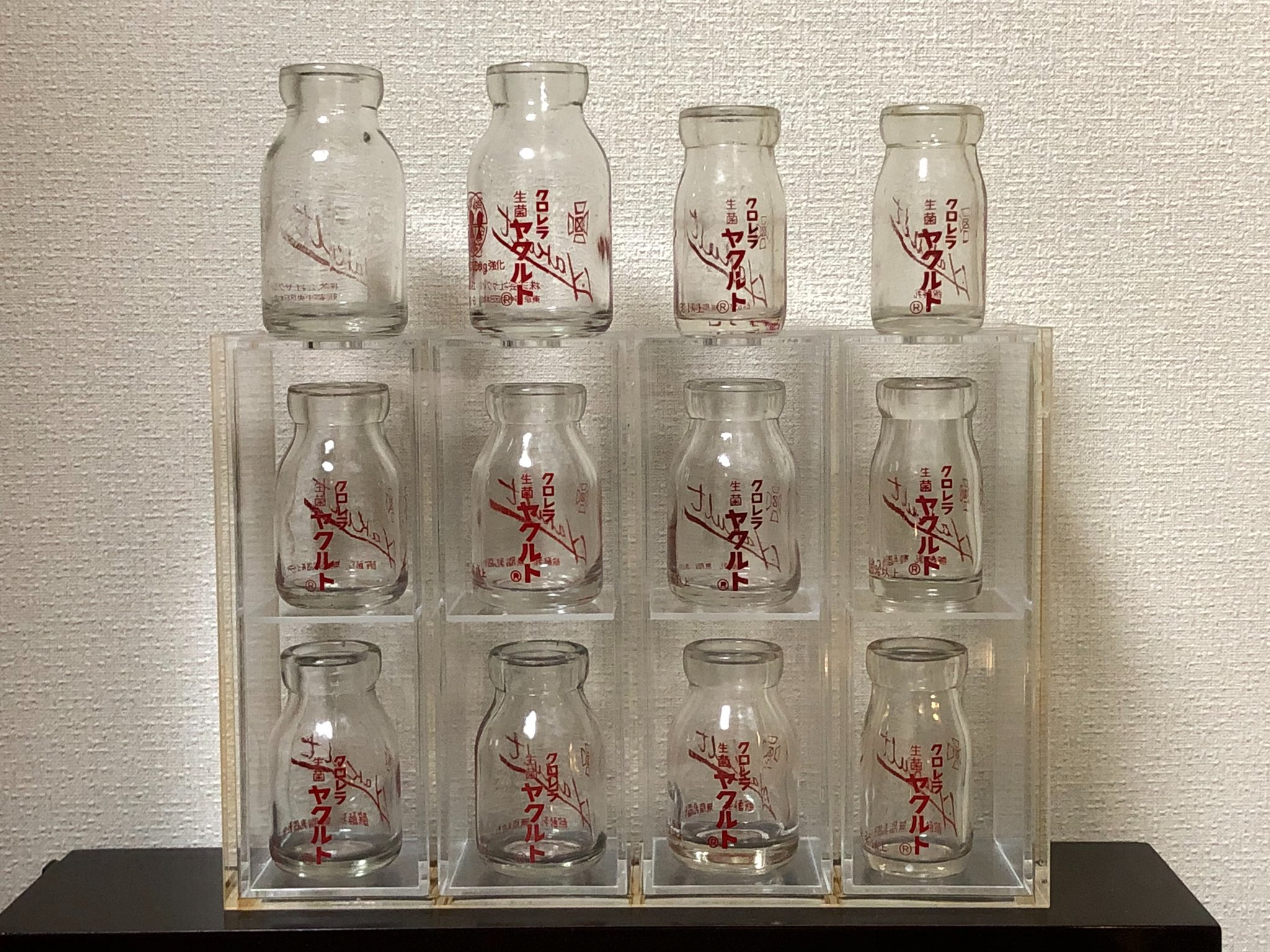 しゅん Auf Twitter ヤクルト瓶 Acl印刷の牛乳瓶とかヨーグルト瓶の類いは種類が多いので集めたら楽しいと思います でもそもそもはリターナブルビンですよね ヤクルトさんから返して下さいって言われないか内心ビクビクしてます Acl印刷瓶