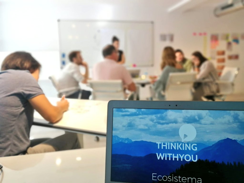 _twy_'s tweet photo. ¡Seguimos con talleres internos en @_twy_ ! Gracias a @AnaisRG por darnos buena conversación y claves para dar y recibir buen #Feedback
#ItsAllAboutPeople #ThinkingWithYou https://t.co/tVZQ0oY2pB