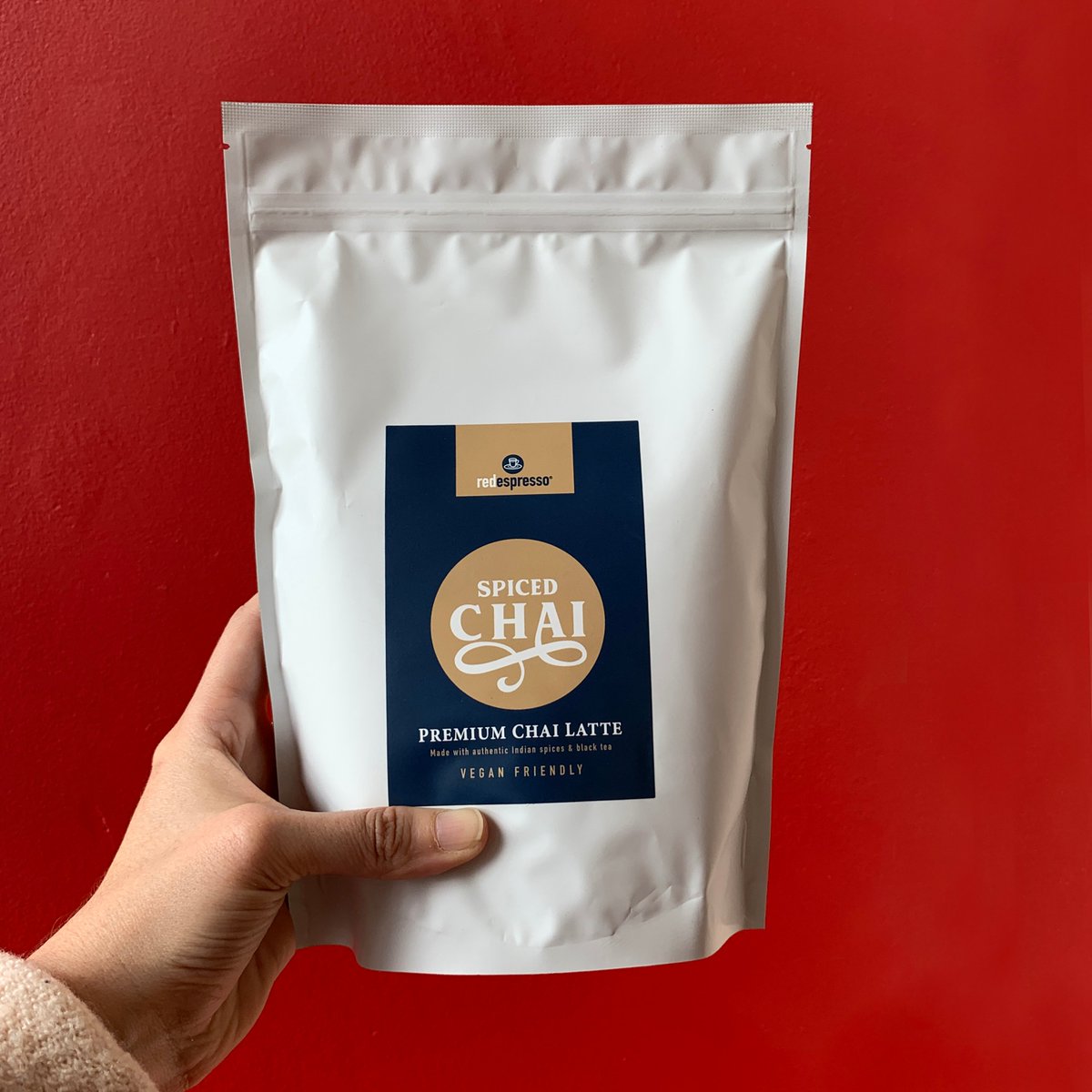 redespresso's tweet photo. Introducing the newest member of our family - made with authentic Indian spices and black tea, our premium spiced chai latte powder is everything you could have imagined...oh and it’s vegan friendly! #redespresso #chai #vegan #caffeinefree #cafe #barista #gmofree #glutenfree https://t.co/iIUaxxXThc