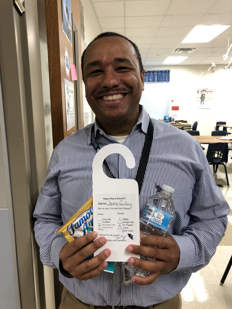 Wernekea's tweet photo. Our @hebron9th and Sunshine team partnered together for some first day treat cart fun! We appreciate all of our amazing team! #FirstDayTreats #LISDB2S2019 #H9Adventures ☀️ https://t.co/mc19KFfIo2