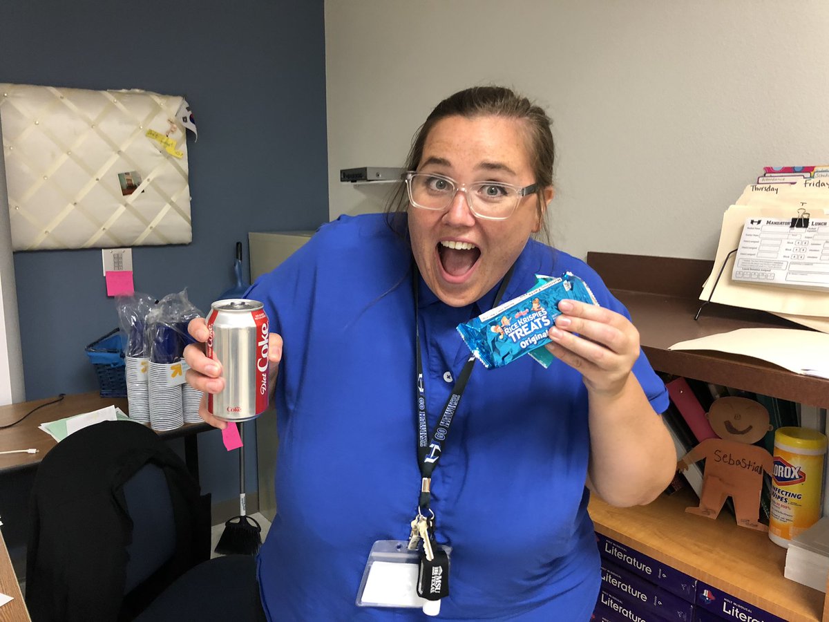 Wernekea's tweet photo. Our @hebron9th and Sunshine team partnered together for some first day treat cart fun! We appreciate all of our amazing team! #FirstDayTreats #LISDB2S2019 #H9Adventures ☀️ https://t.co/mc19KFfIo2