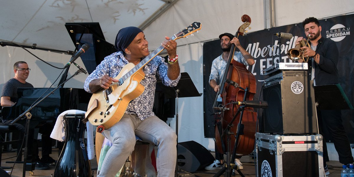 📸 SOUVENIR 📸

Le chanteur, percussionniste et guitariste cubain <a href="/Joelhierrezuelo/">JoelHierrezuelo</a>, artiste @GEN_SPEDIDAM, sur la Scène de la Tour Sarrasine 🎸

© Jean-Claude Bruet