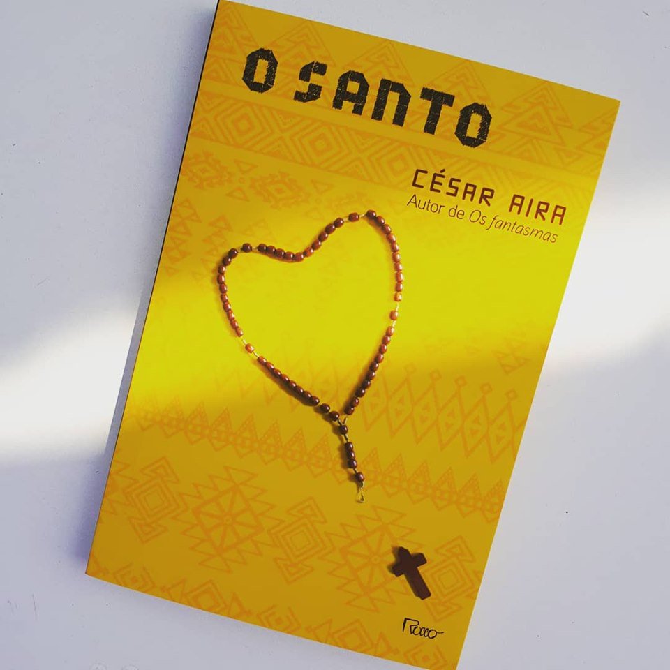 editorarocco's tweet photo. Descubra em #OSanto um misto de realismo mágico, fantasia, aventura e reflexões que compõem um relato de altíssima qualidade literária.
Conheça o novo livro do escritor Cesar Aira: https://t.co/Qn6q4s6Vrh https://t.co/lJ3nqgMahz