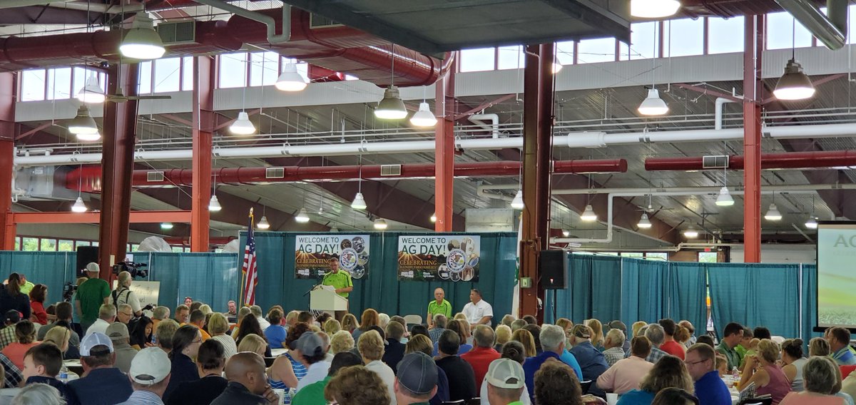 ILFERTCHEM's tweet photo. Another huge crowd for the "Ag Day Breakfast" at the Illinois State Fair.
@ILAgriculture #IllinoisStateFair #agday #agbreakfast #agdaybreakfast https://t.co/IoIa9x0vRG