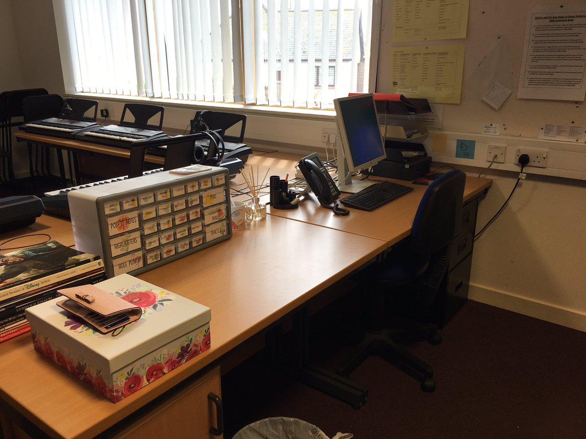 missshepmusic's tweet photo. All ready for Monday morning📚👩🏻‍🏫 #UoANQT https://t.co/Y30vr4JrnA