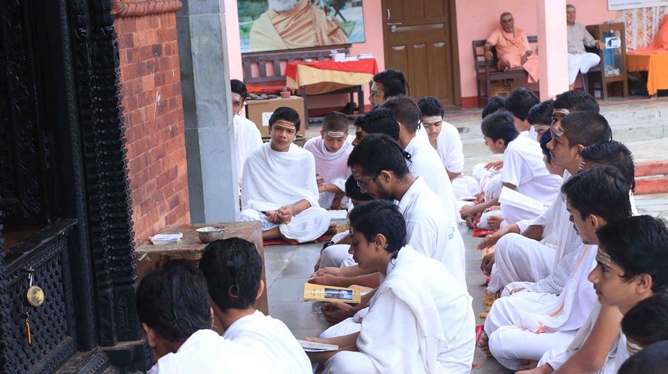 sanaatan_dharma's tweet photo. हिजो श्रावणमासको अन्तिम सोमवारका प्रातःकालीन गतिविधिहरू.
"महेश संस्कृत गुरुकुल "
#Shiv #हर_हर_महादेव #Devghatdham
#Tanahun #Nepal https://t.co/0XpKpeSSWo