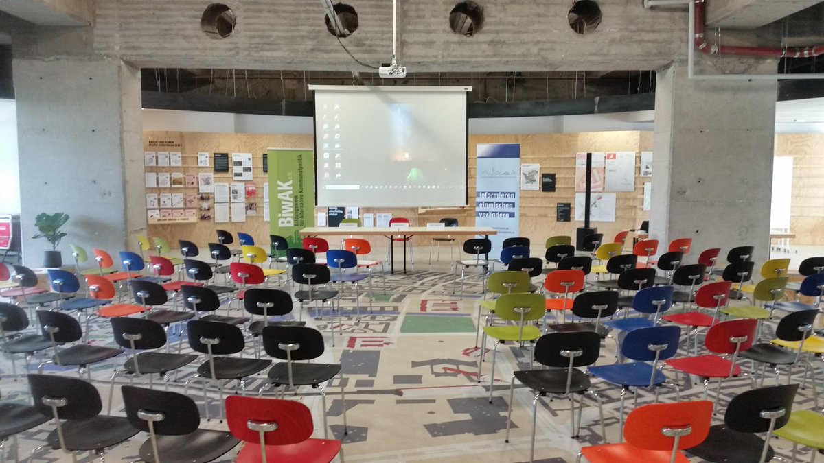 biwak_ev's tweet photo. Alles bereit zur Diskussionsveranstaltung 14 neue #Quartiere für #Berlin mit Katrin #Lompscher und Regine #Günther https://t.co/ILpb9uu76Z