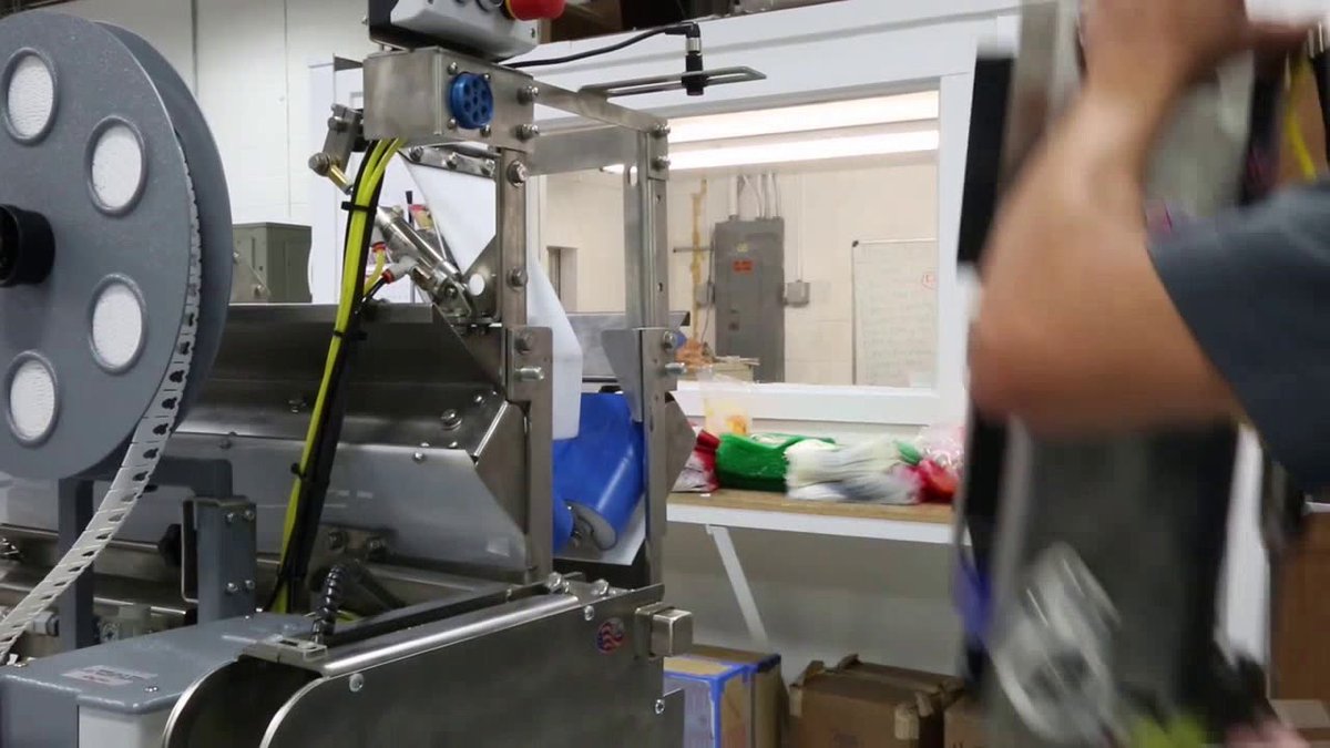 foxpackaging's tweet image. Able to pack up to 15 bags per minute, #FoxSolutions WB #Baggers help to shorten #productiontime and ensure that your operational goals are being met! 

See how it works! bit.ly/2K1TQww