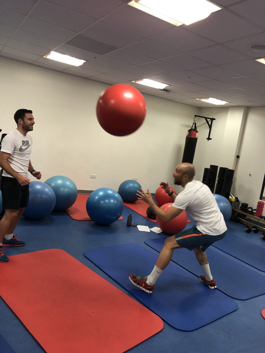 jessgent78's tweet image. An array of #AHPsActive going on today - appropriately at an exercise prescription workshop!! Taking on the @SolentNHSTrust execs challenge on planking - it doesn’t matter how you do #gettingactive but we love a healthy challenge too 🙏 @Sarahatsolent @WeAHPs @Jackycsgo