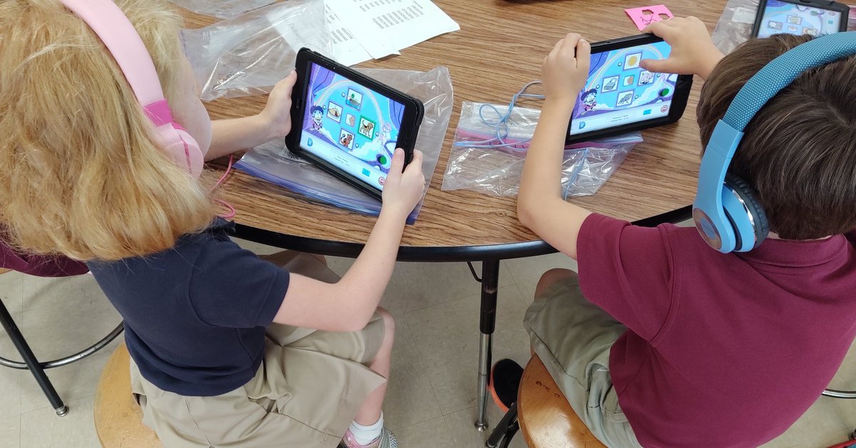 ElizabethSchwe5's tweet photo. Kindergarten is rockin' the iStation assessment!! #thisisk4EWA #webeforemeEWA https://t.co/POfUWjK5sI