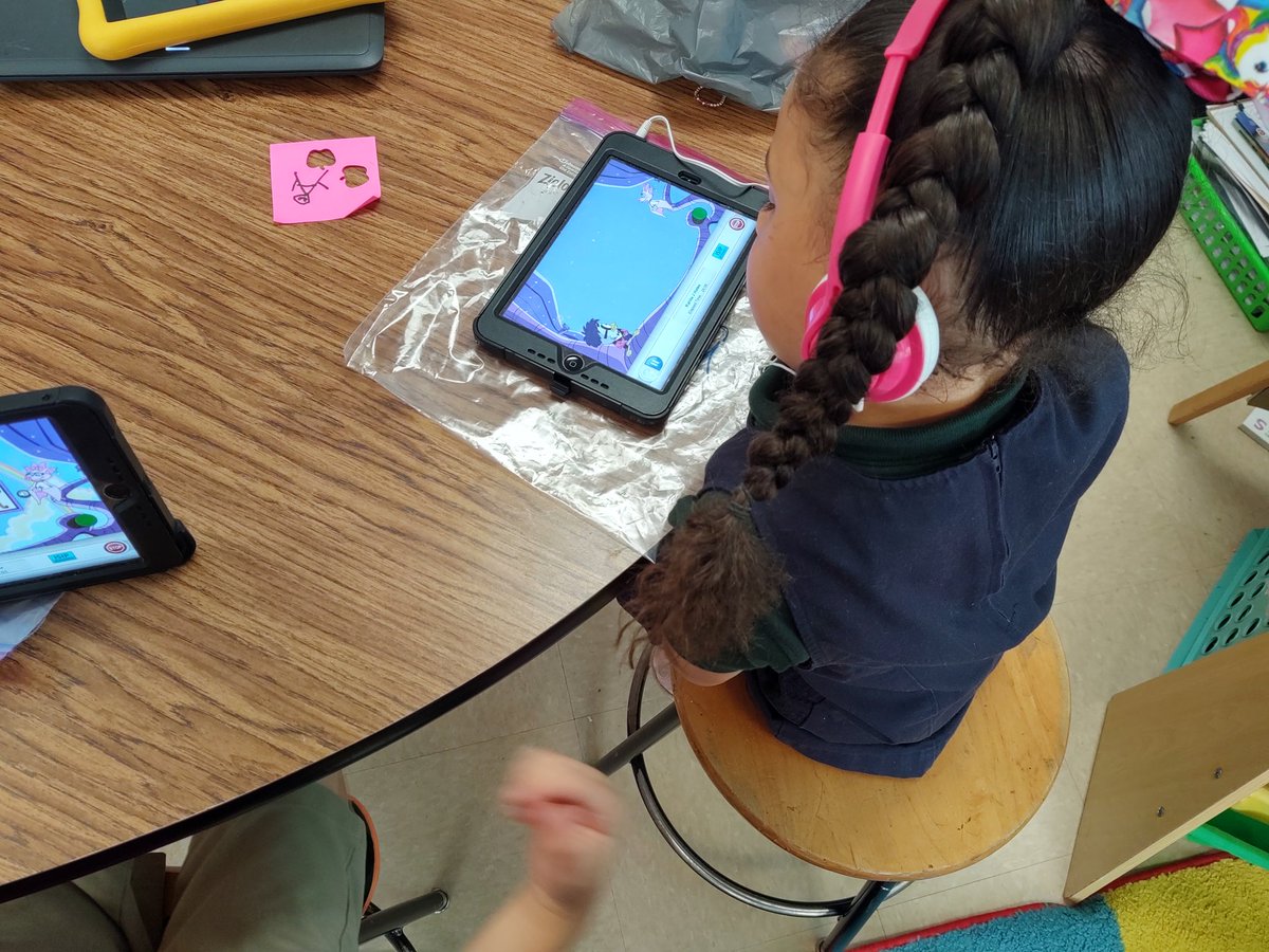 ElizabethSchwe5's tweet photo. Kindergarten is rockin' the iStation assessment!! #thisisk4EWA #webeforemeEWA https://t.co/POfUWjK5sI