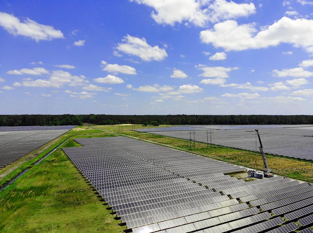 SolarSupportMe's tweet photo. Being involved in special projects providers opportunities to share the beauty of the solar installations out there. What do you prefer, big ugly power plants, or beautiful grass fields full of modules? #SOLAR #solarsupportme #Solarpanels https://t.co/43Zm3jRIQN