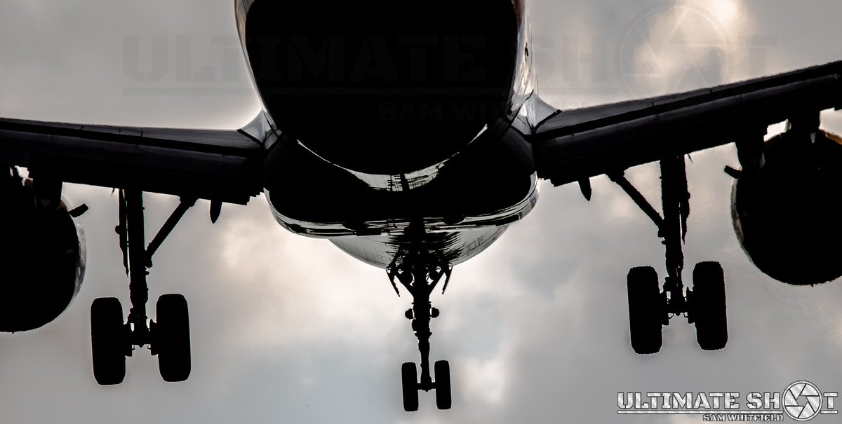UltimateShotUK's tweet photo. Trip to SPTA was written off for several reasons so instead ended up at @BristolAirport for a few hours to carry out some testing.

As you are aware, it's not my type of "aviation" aspect but actually I thoroughly enjoyed it. Some many different type of shots to acheive. https://t.co/1ih7GQloys