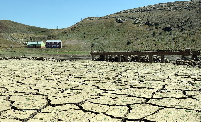 Baraj suları çekilince gün yüzüne çıktı bit.ly/2N0sj1o