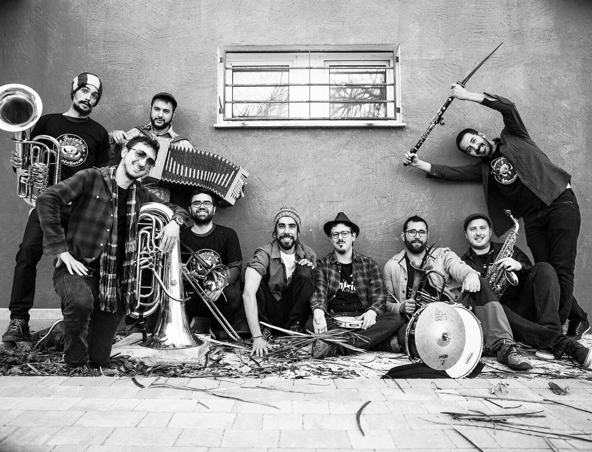 ULTRASONSalcora's tweet photo. Les píndoles ultrasòniques per a FESTES: @latrocamba i concert cloenda del VI Taller de Big Band a l'Alcora
>> @latrocamba: itinerant C.Ferrerets / Divendres, 16 d’agost / 24H
>> Concert #TallerBigBand: Pl.Loreto / Dimecres, 21 d’agost / 22.30H
#fdc2019 #lalcora https://t.co/AxWa4CSD94