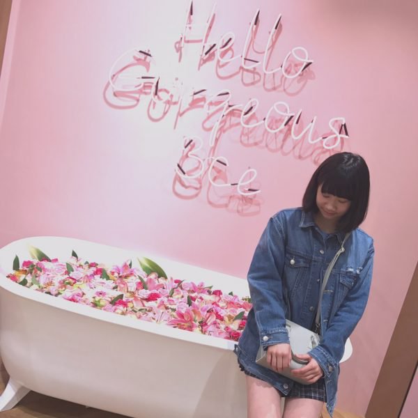 Nomde_official's tweet photo. 今、おすすめのアプリは?JKに調査してみた👮♀️💖
Words▶︎#クリケ #画像加工 #ソーダ #bena #faceU #rolarola
https://t.co/tTJHQhHGKJ https://t.co/YWnaAsn0fJ