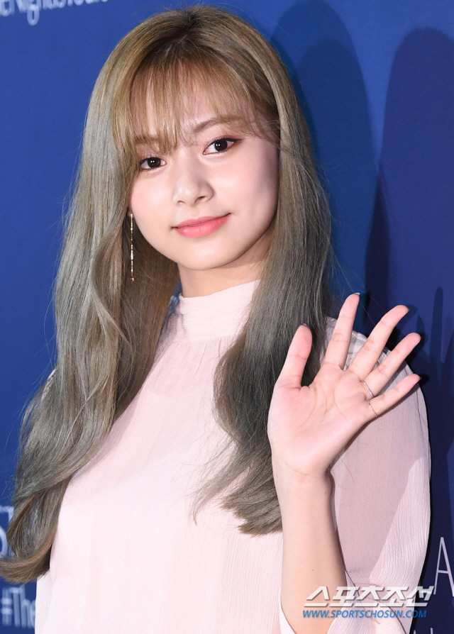 choutzuyu99's tweet photo. Tzuyu dyed her hair and cut her bangs at the same time... what a time to be alive https://t.co/GwEJyYnnav