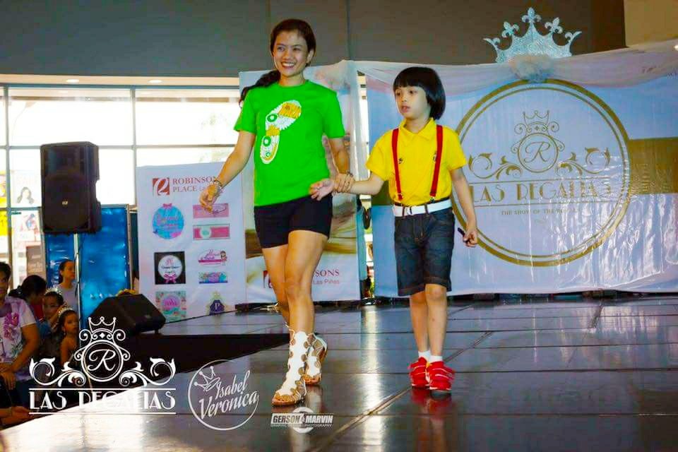 CastroReylen's tweet photo. 3 years ago, my son and I walked the runway to spread #AustismAwareness. Yes, hindi lang sila #KyahRC at #PrincessY ang ruma-rampa sa stage pati si #PrinceLR.
https://t.co/bKX5FLTa7r
#MITMTribe #PrinceLR_10 https://t.co/Iw34kFj73j
