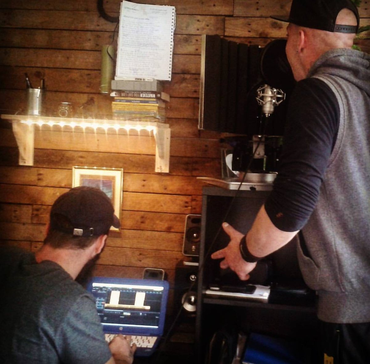daddy_creep's tweet photo. New Music In The Making! 💯🔥
following my hero's footsteps! 🤔
@AnneMarie @Eminem @Royceda59 @JoynerLucas @kendricklamar @SnoopDogg @regulator @50cent @Lloydbanks @TonyYayo @TheBugzyMalone @ShottyHorroh @Logic301 @MaverickSabre @edsheeran @YungenPlayDirty @kreptplaydirty https://t.co/vZeILX50hl