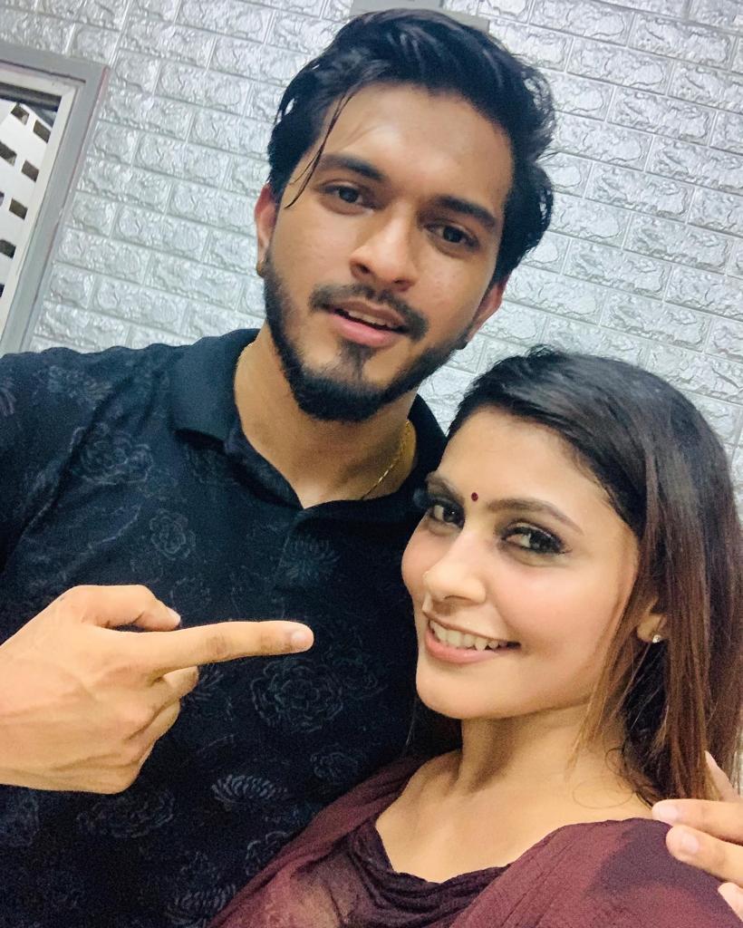 MoonNila2's tweet photo. Eventhough a lot of rumors spreading about @MugenRaoOffl Always remember he is the only participant from our country and we should give our love and support to our one only first time contestant in Biggboss season 3... the truth is we wont know what's really going on inside there https://t.co/JLwoXw8Tph