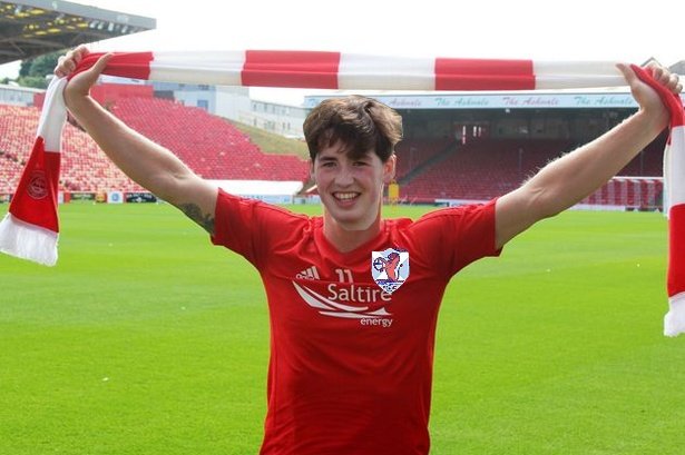 RaversRoath's tweet photo. SIGNING NEWS ⚽️

The ravers today are delighted to announce that highly rated midfielder @EwanCoutts2 has signed for the club on a deal untill the end of the season with an option of a further season.

#Welcomecouttsy https://t.co/dkhHyhlUt3