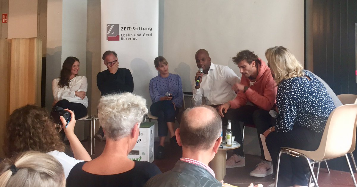 soenxn's tweet photo. Was geht eigentlich gesellschaftlich „jenseits von #Pinneberg“? @vernetzterleben der @ZEITstiftung hat ins @betahausHH geladen. #NETZfeld https://t.co/g7A0Y54sZe