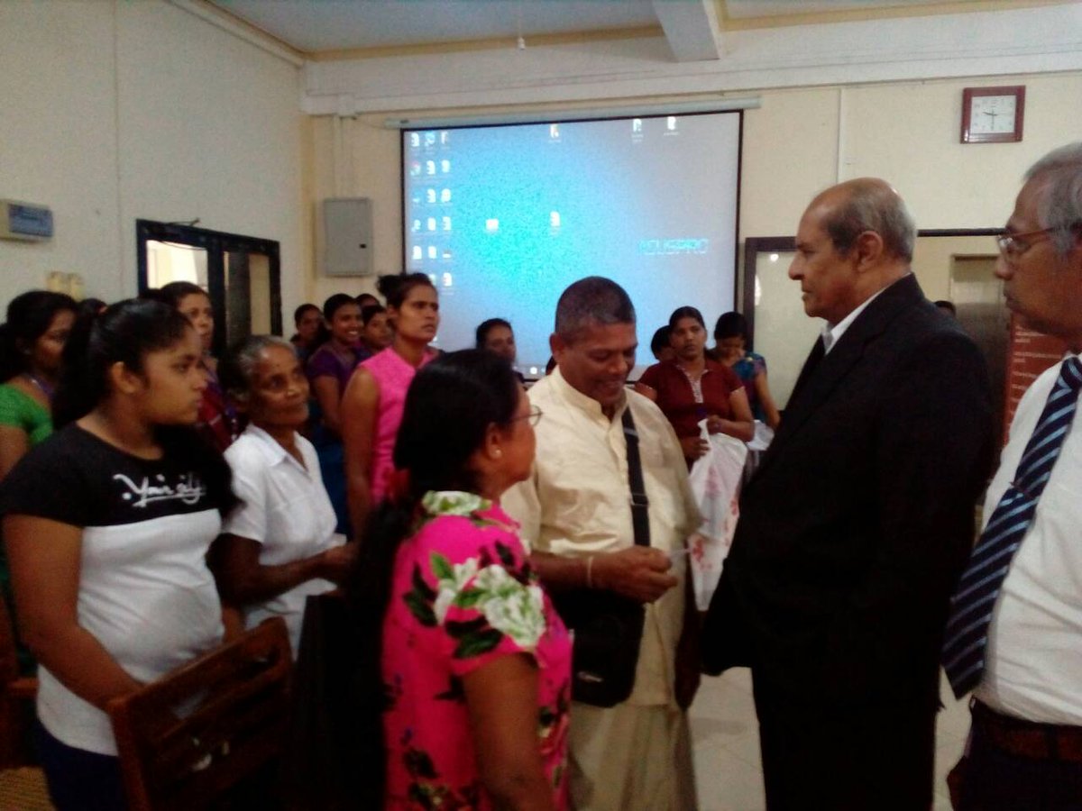 ConsularSL's tweet photo. Foreign Minister interacted with general public at the mobile service in Kurunegala https://t.co/cLnIlBJyEX