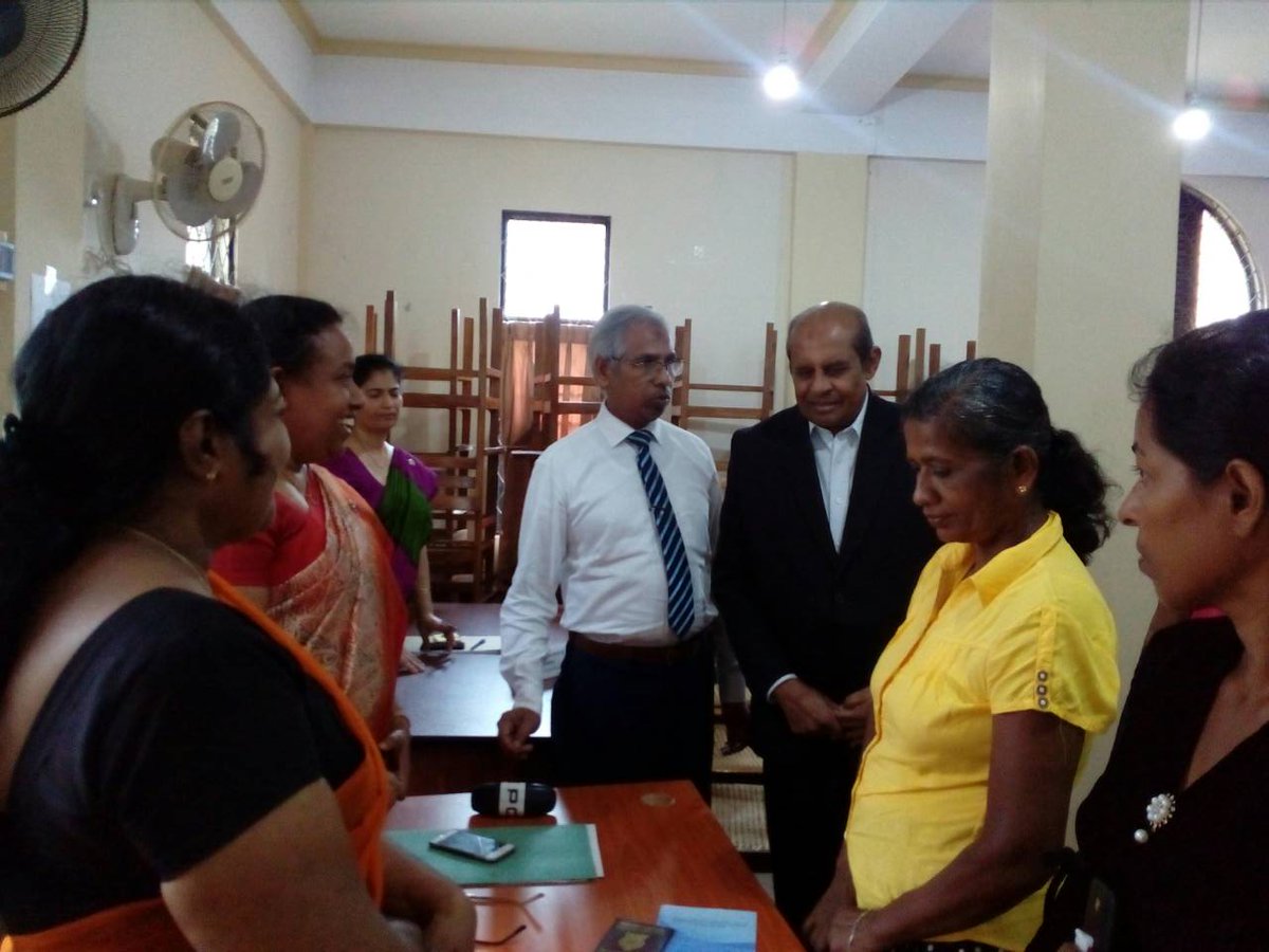 ConsularSL's tweet photo. Foreign Minister interacted with general public at the mobile service in Kurunegala https://t.co/cLnIlBJyEX
