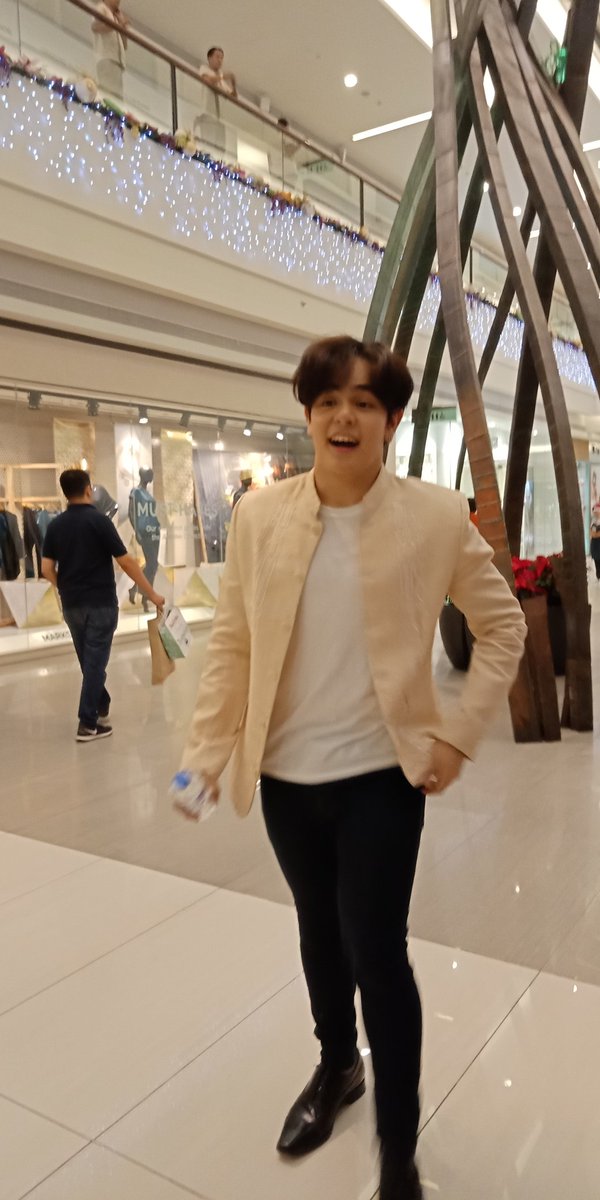deasis_reslyn's tweet photo. I nominate @iamJulianT For
#100MostHandsomeFaces2019 https://t.co/yxAYmURE4M