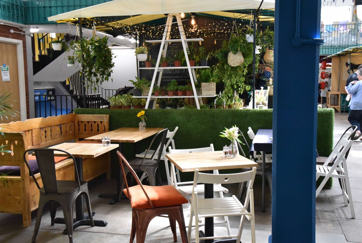 markethallshrew's tweet photo. @Thelunchbox_MH has extended its seating area. Come and take a peek and enjoy chef Adrian Badland's delicious food. Mim will take you through the menu, from lunchtime tasty sandwiches and baked potatoes to noodles, pasta and various creative dishes. https://t.co/386hayirpI