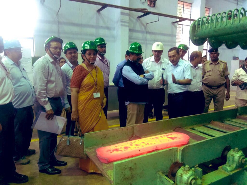 dpradhanbjp's tweet photo. Visited @SAILsteel’s R&D Centre for Iron and Steel in Ranchi today. #RDCIS was set up to undertake scientific and industrial research to improve plant efficiency, productivity and technical know how for development of new products. https://t.co/XlJBqkIDZq