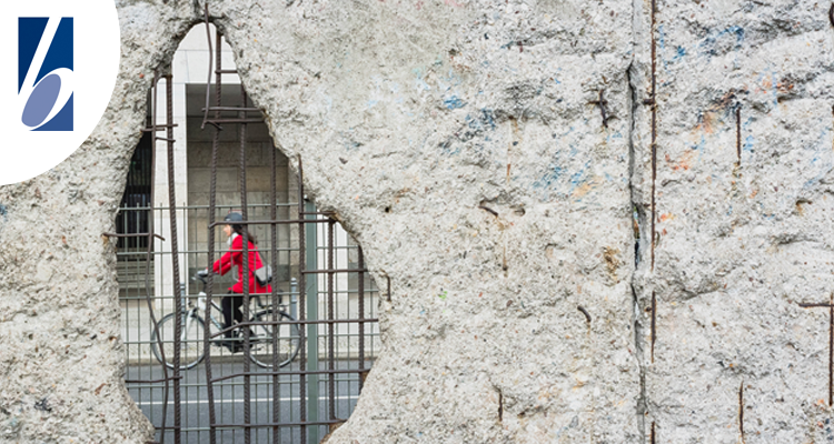 BerghahnHistory's tweet photo. The #Berlin Wall's construction was initiated #onthisday in 1961. See how the city changed since unification and the end of the Cold War in Bauer and Hosek’s CULTURAL TOPOGRAPHIES OF THE NEW BERLIN https://t.co/Bwgbht8Stm 
#postwall #urbanstudies https://t.co/Iqy9kTxljQ