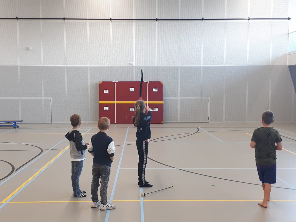 SBT_Renkum's tweet photo. Vandaag kunnen de kinderen met @BSC_Tim en @BSC_Hans tijdens #Kinderdorp #Renkum 🏹handboogschieten. En daarnaast ook (panna) voetballen. ⚽️ https://t.co/6UoHNs48VT
