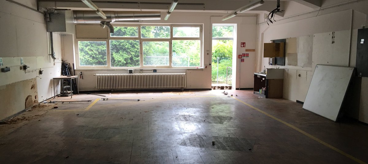 ComdBAG's tweet photo. I visited Mansergh Barracks today to see the drawdown in action. Great work underway by @26Regiment_RA and Station staff clearing out buildings and King’s school. Sad to see but another step closer to #bfgrebasing. Thank you to all involved. @ArmyBasing #bfglegacy https://t.co/sPKGMsrWqc
