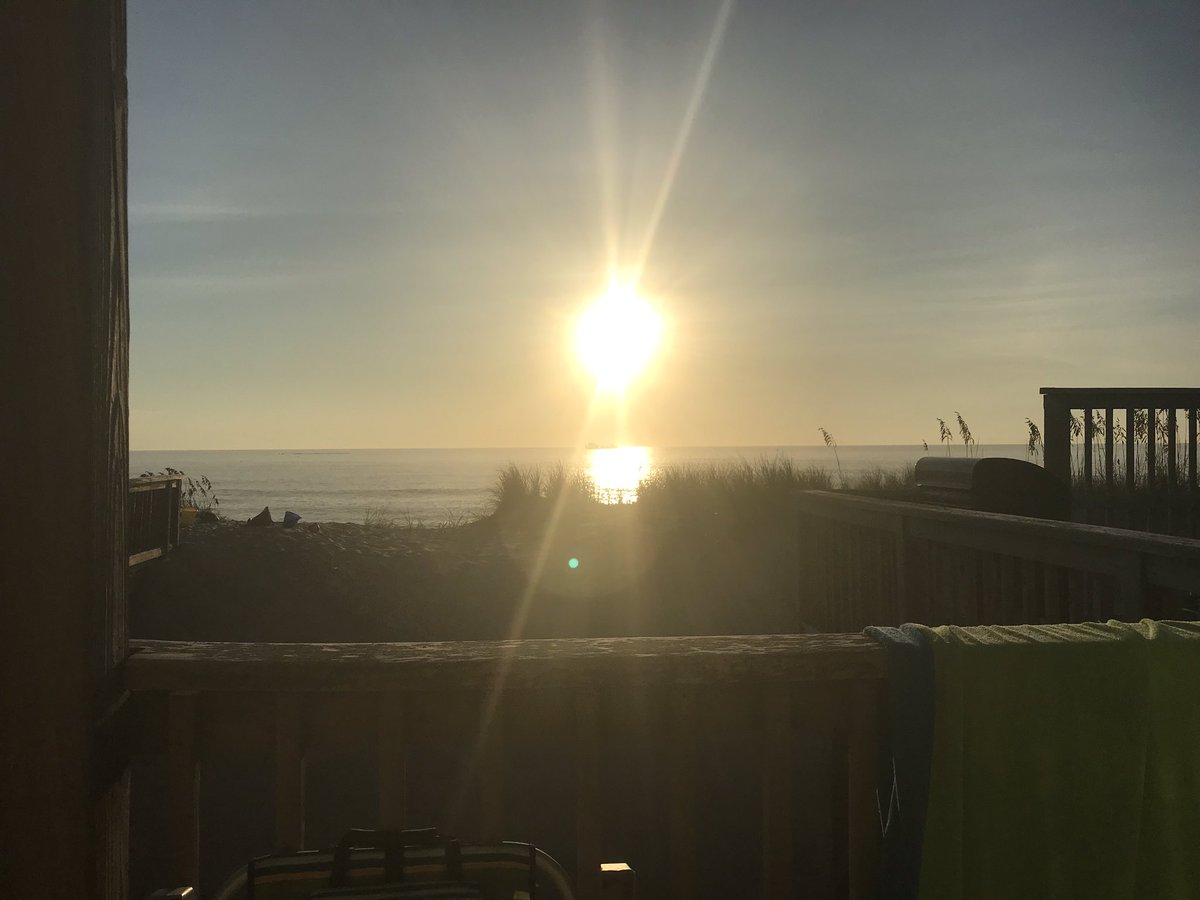 thomasmread's tweet photo. #Sunrise in #NagsHeadNC https://t.co/y8v9O1BuoJ