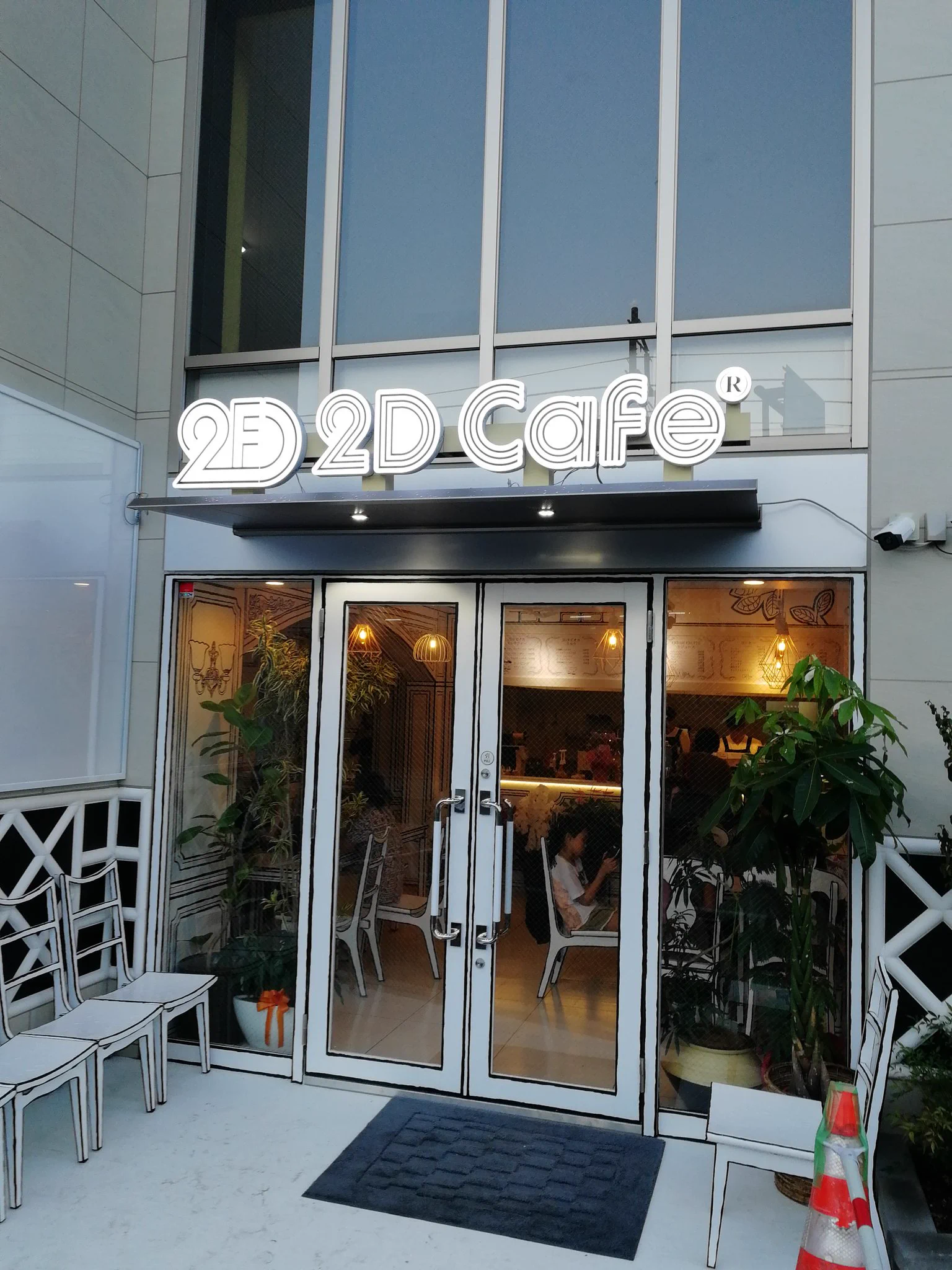 漫画の中に飛び込んだよう！？新大久保に「2Dカフェ」がオープン！