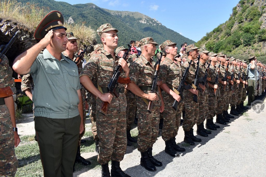 armenia_mod's tweet image. 2-րդ, 3-րդ և 4-րդ զորամիավորումների զորամասերում անցկացվել են զինվորական երդման հանդիսավոր արարողություններ: Նորակոչիկ զինվորները երդվել են անձնվիրաբար ծառայել հայրենիքին և լինել հավատարիմ զինվորական կոչմանը: 
#ArmenianArmy #Conscripts #Soldiers
