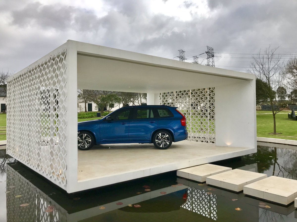 khuleonwheels's tweet photo. We’ve landed in Cape Town where we are attending the launch of the refreshed XC90. On the outside, the XC90 offers subtle upgrades to the original beautiful design, such as new wheels, exterior colours and a modern new grill, among other details.

#XC90Recharged 
#RechargetheCity https://t.co/WDfRqhUO5E
